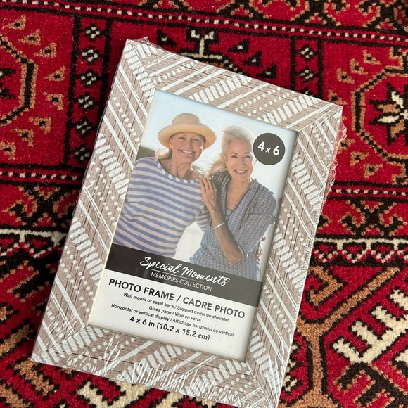 Picture Frame Set - Picture 3 of 7